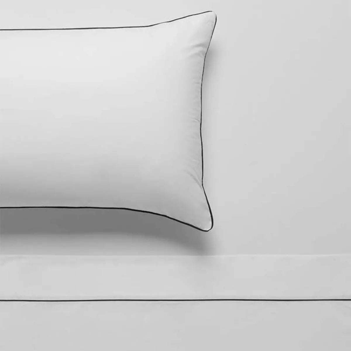 Accessorize White/Black Piped Hotel Deluxe Cotton Sheet Set Queen - Image 3