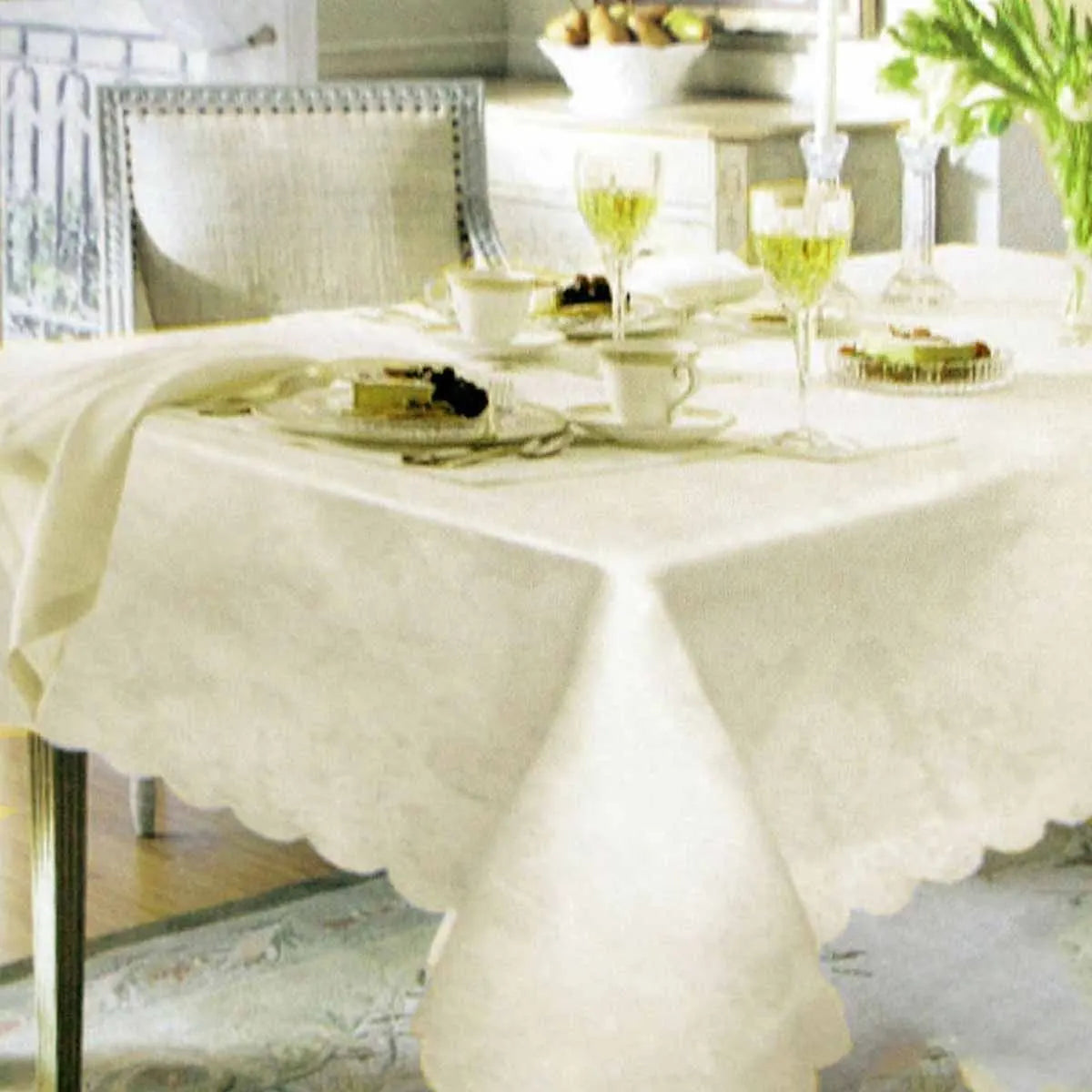 Swirl Leaf Cream Jacquard Table Cloth with Scalloped Edging 140 x 180 cm / 4 Seater
