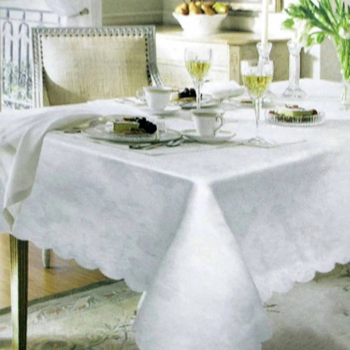 Swirl Leaf White Jacquard Table Cloth with Scalloped Edging 140 x 180 cm / 4 Seater