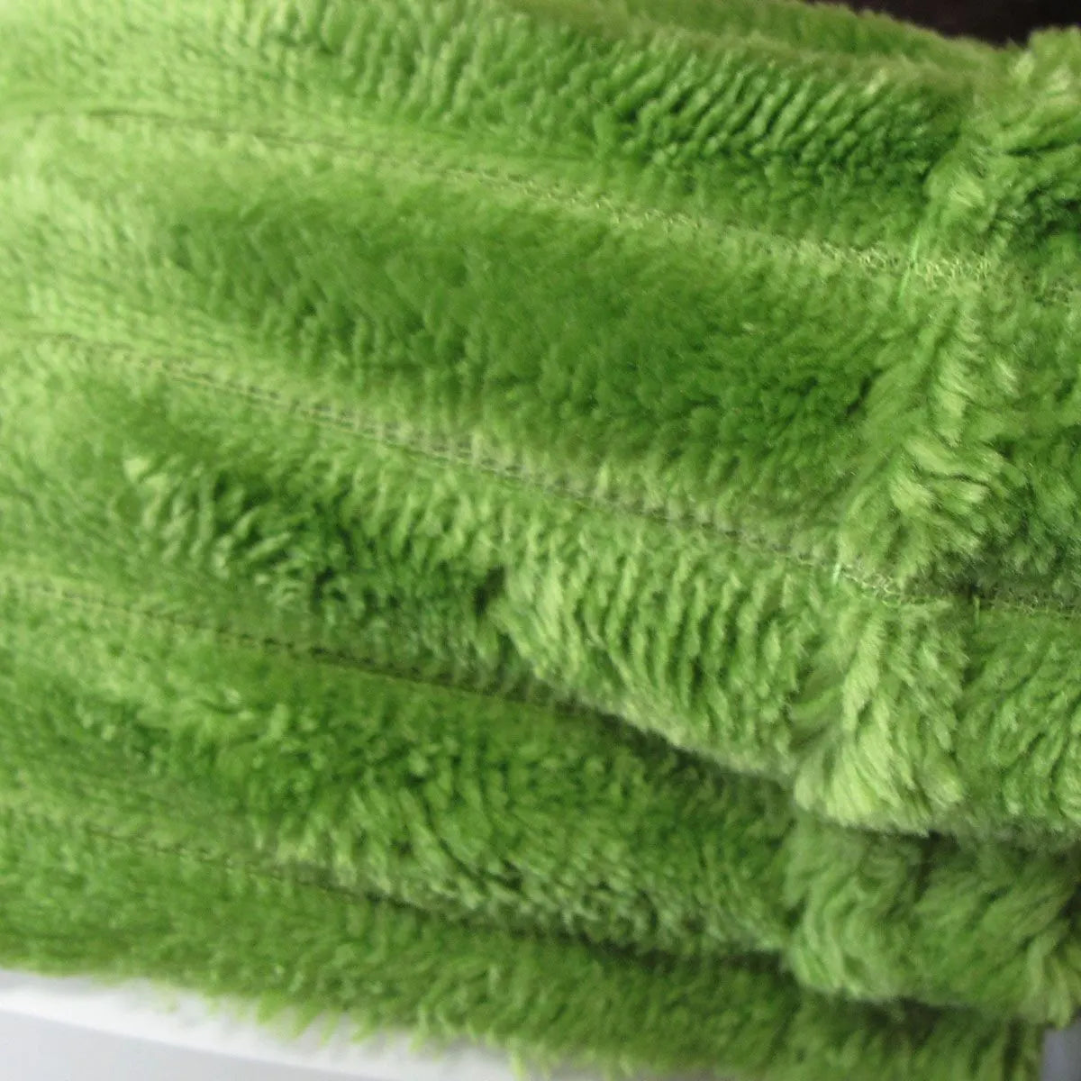 Kleio Soft Plush Deluxe Throw 127 x 152 cm Green - Image 3
