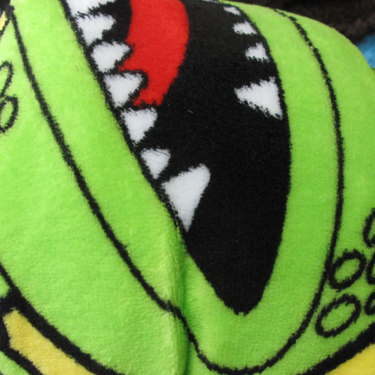 Snuggle Coral Fleece Throw with Sherpa Reverse 127 x 152 cm Flytrap Yellow - Image 3
