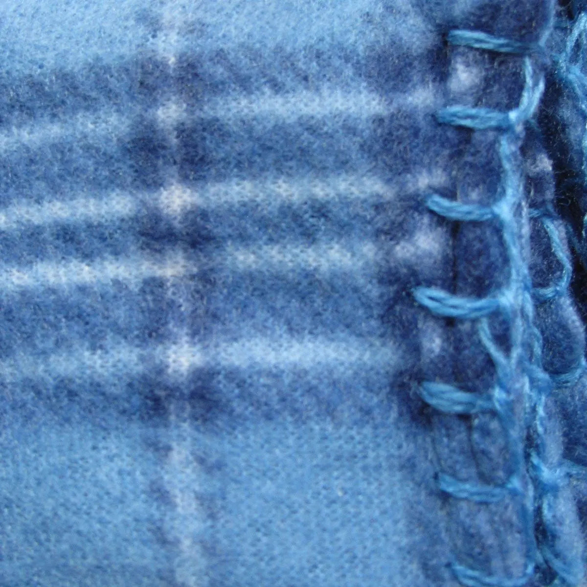 Budget 165gsm Printed Checkered Soft Polar Fleece Throw 127 x 152 cm Blue - Image 3