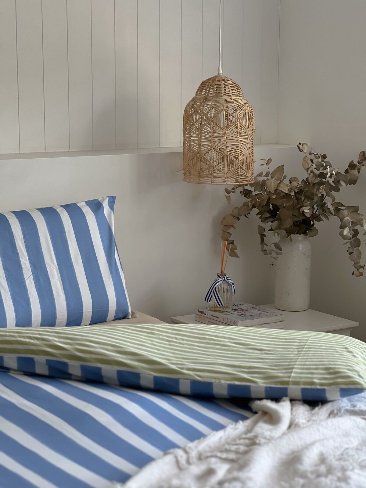 100% Cotton Duvet Quilt Cover Set w/ 2 Pillow Cases in Reversible Blue/Green/White Stripe - Queen - Image 5