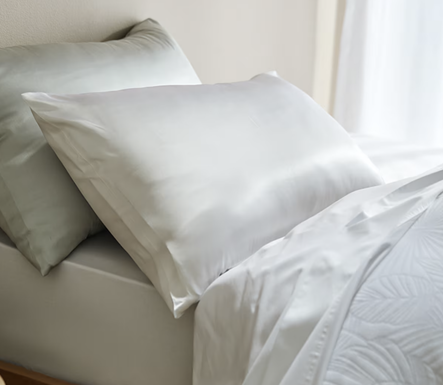 Silk Pillowcase Standard Size Pillow Case in White - Image 3