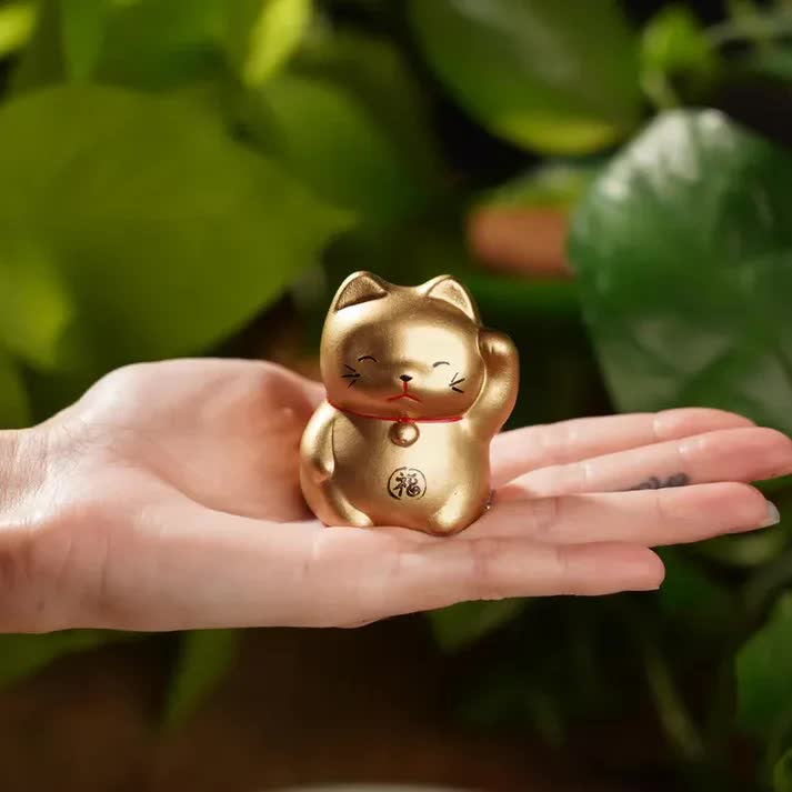 Okimono Gold Maneki Neko - Image 3