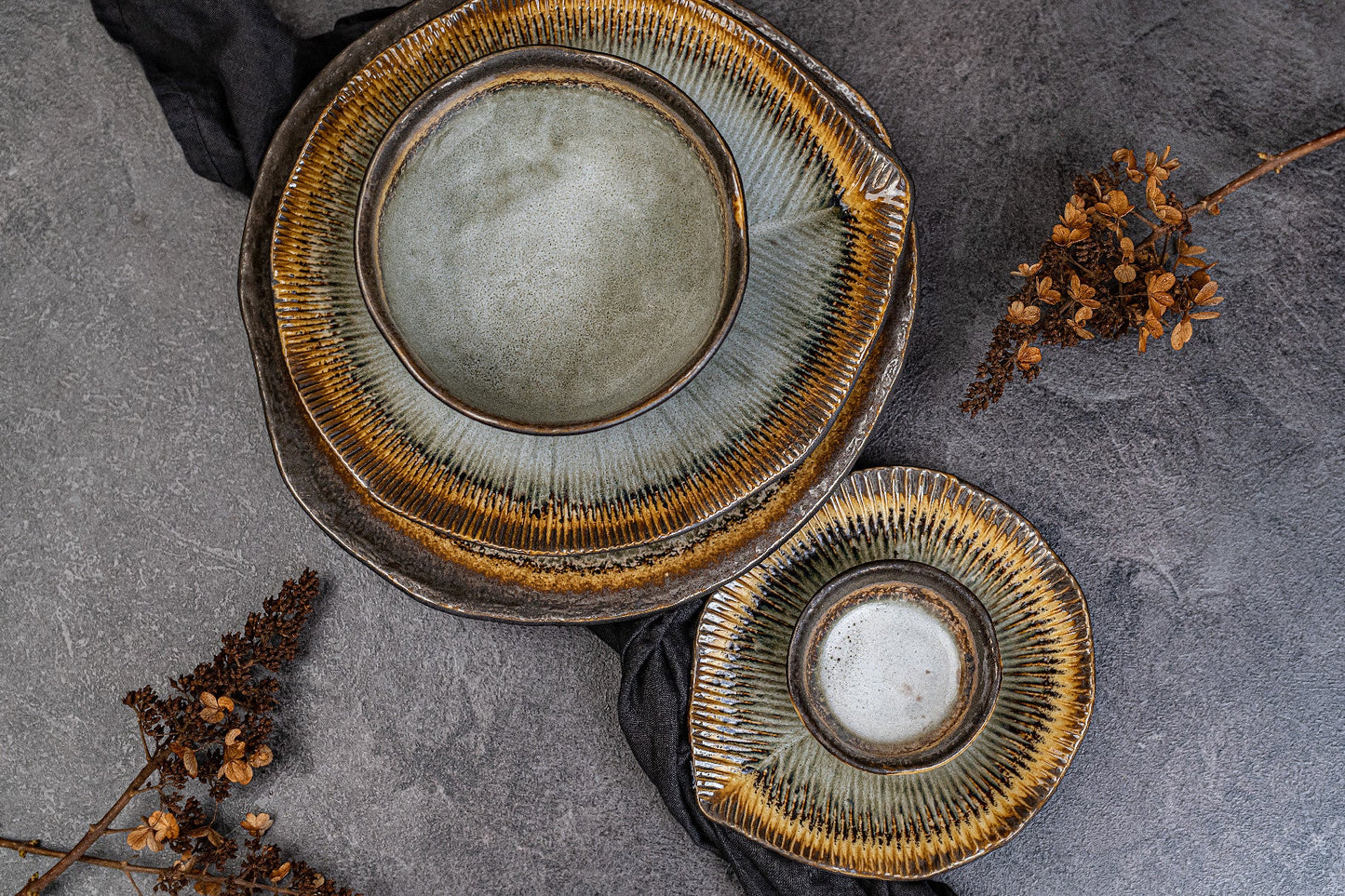 Bowl Shallow Leaf Shaped 25cm Akane Grey Glaze - Image 3