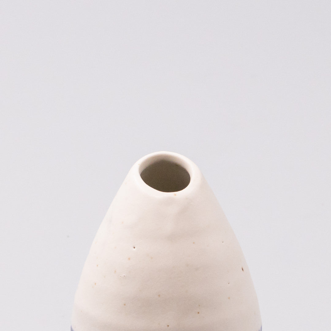 Vase Pinecone 10H White Yuzen - Image 3