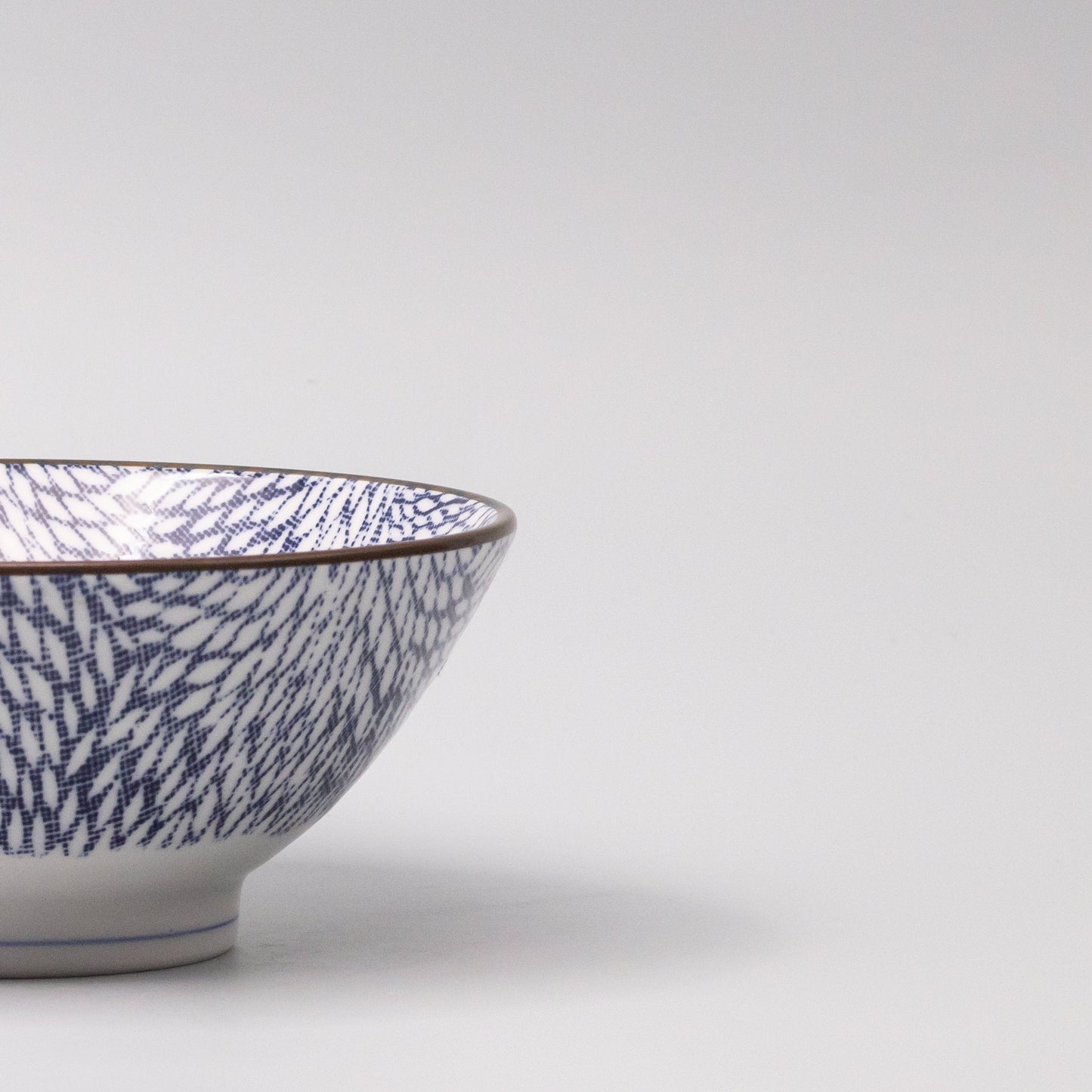 Udon Bowl 17.5cm Chrysanthemum Design - Image 2