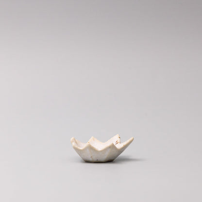 Sauce Dish Maple Leaf 6cm Ivory Fleck - Image 4