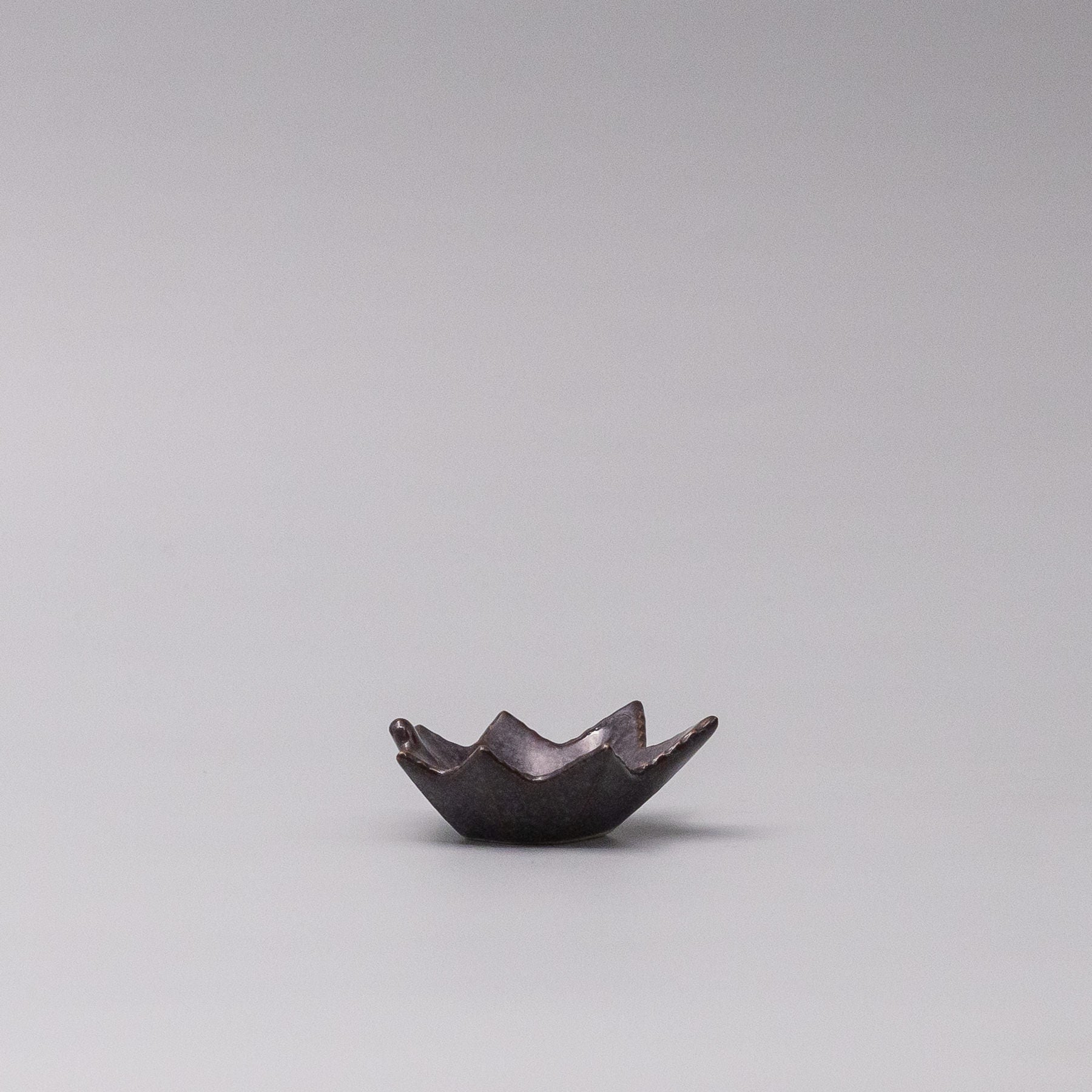 Sauce Dish Maple Leaf 6cm Rasin - Image 4