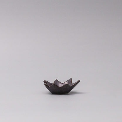 Sauce Dish Maple Leaf 6cm Rasin - Image 4