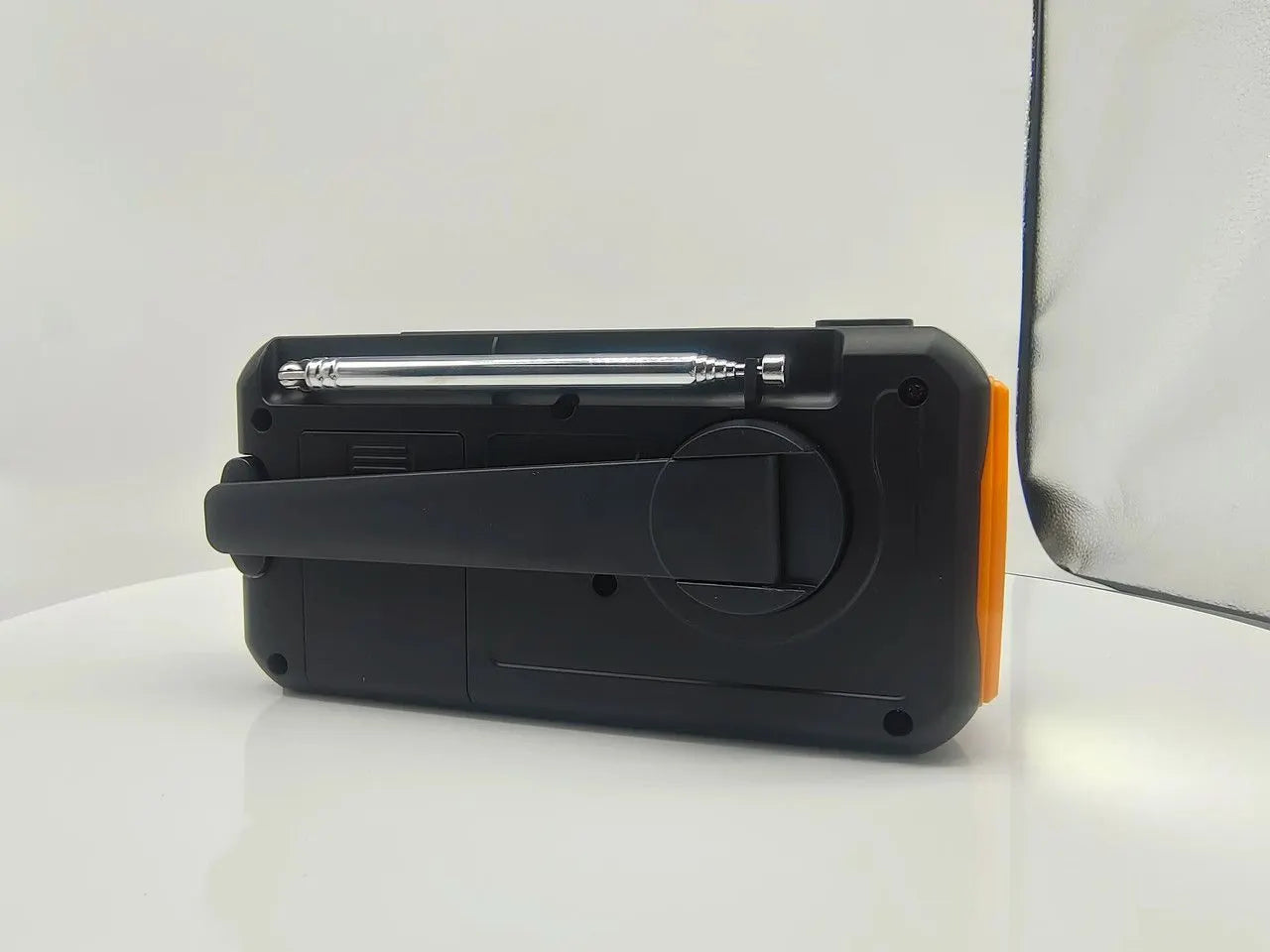 Emergency Hand Crank Solar Radio Yellow - Image 3