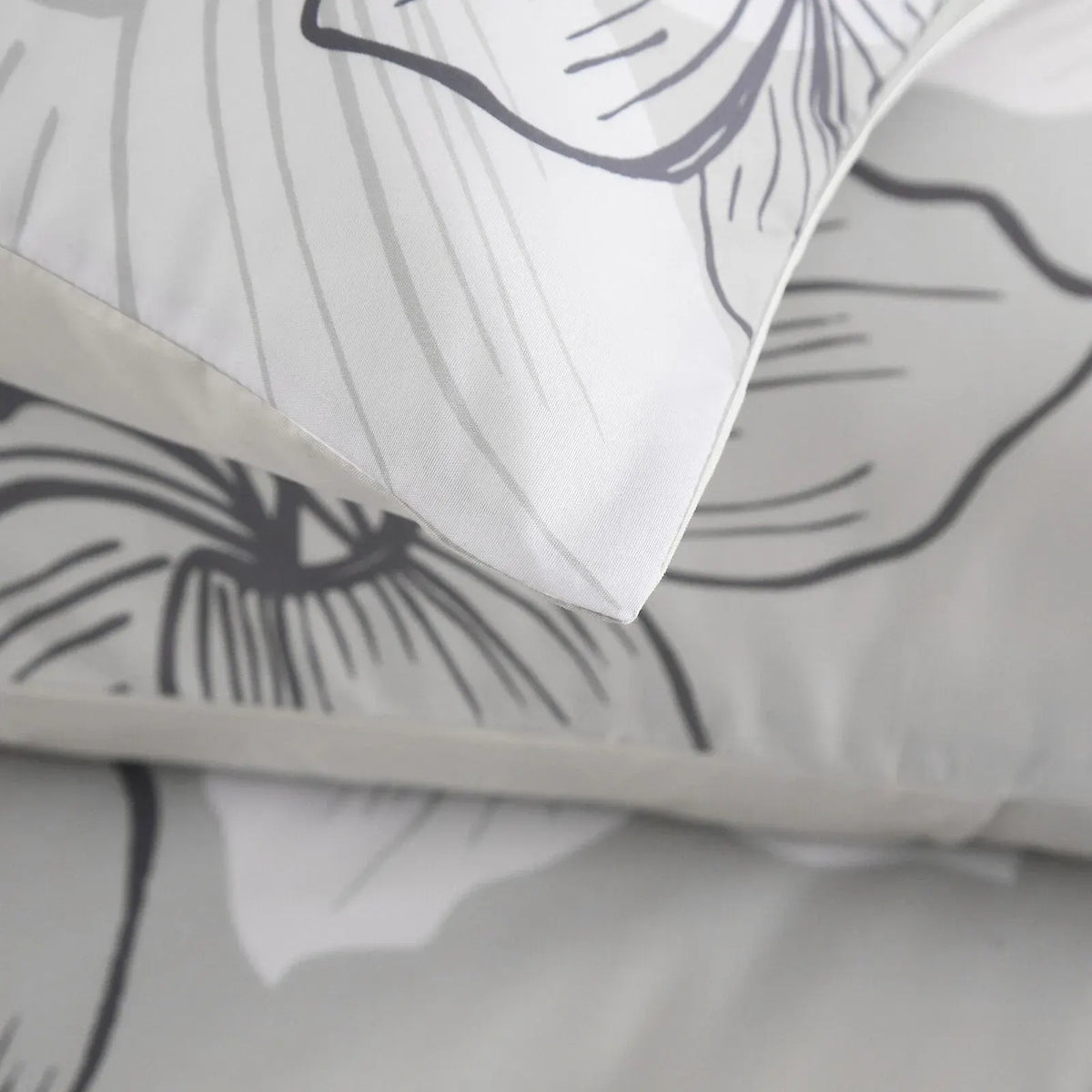 Luxe Lumiere Charm Quilt / Doona / Duvet Cover set - Image 5