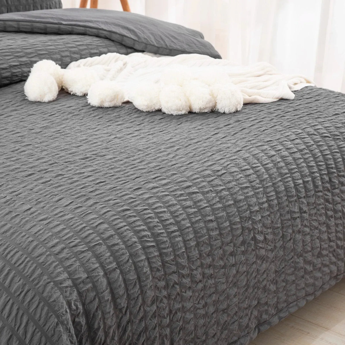 Seersucker Dark Geneva Elegance Quilt / Doona / Duvet Cover set - Image 3