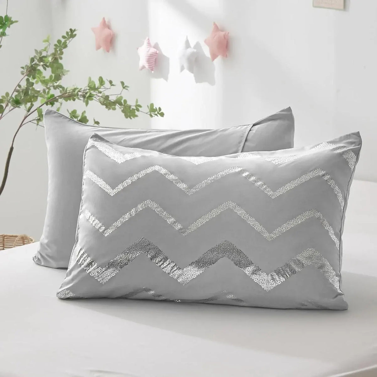 Light Grey Palermo Leaf Quilt / Doona / Duvet Cover set - Image 6