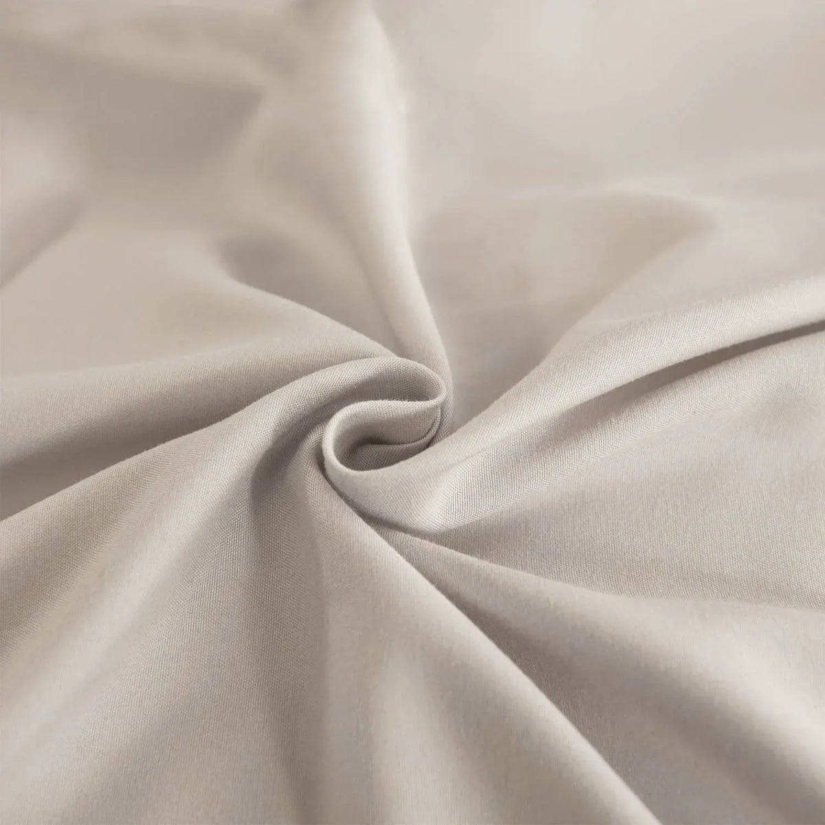 Ruffled Edge Vivienne Ivy Quilt / Doona / Duvet Cover set - Image 3