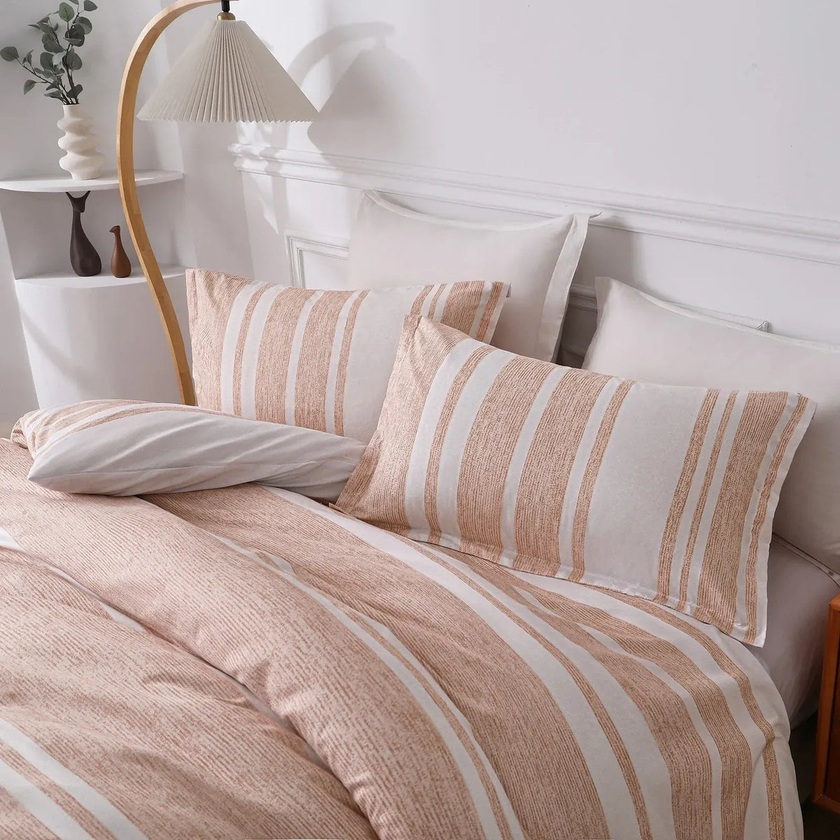 Magnolia Arabelle Gallery Quilt / Doona / Duvet Cover set - Image 4