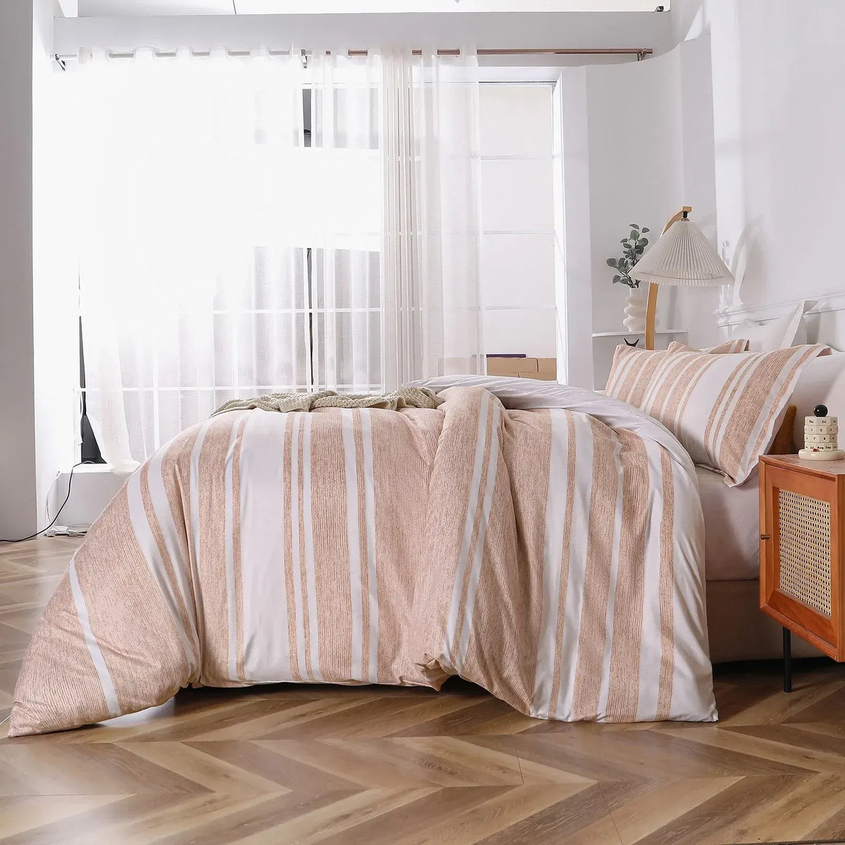 Magnolia Arabelle Gallery Quilt / Doona / Duvet Cover set - Image 3