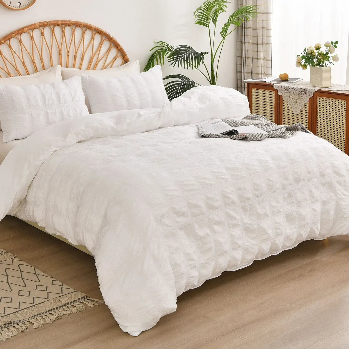 White Montreux Paisley Quilt / Doona / Duvet Cover set - Image 2