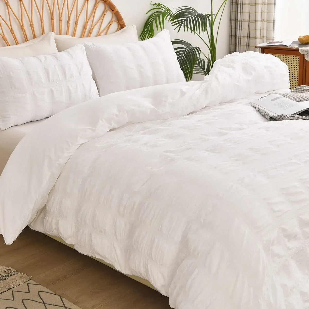 White Montreux Paisley Quilt / Doona / Duvet Cover set - Image 3
