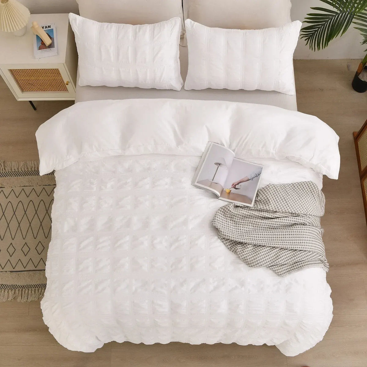 White Montreux Paisley Quilt / Doona / Duvet Cover set - Image 4