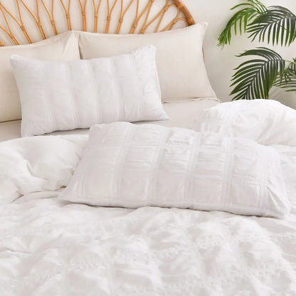 White Montreux Paisley Quilt / Doona / Duvet Cover set - Image 6