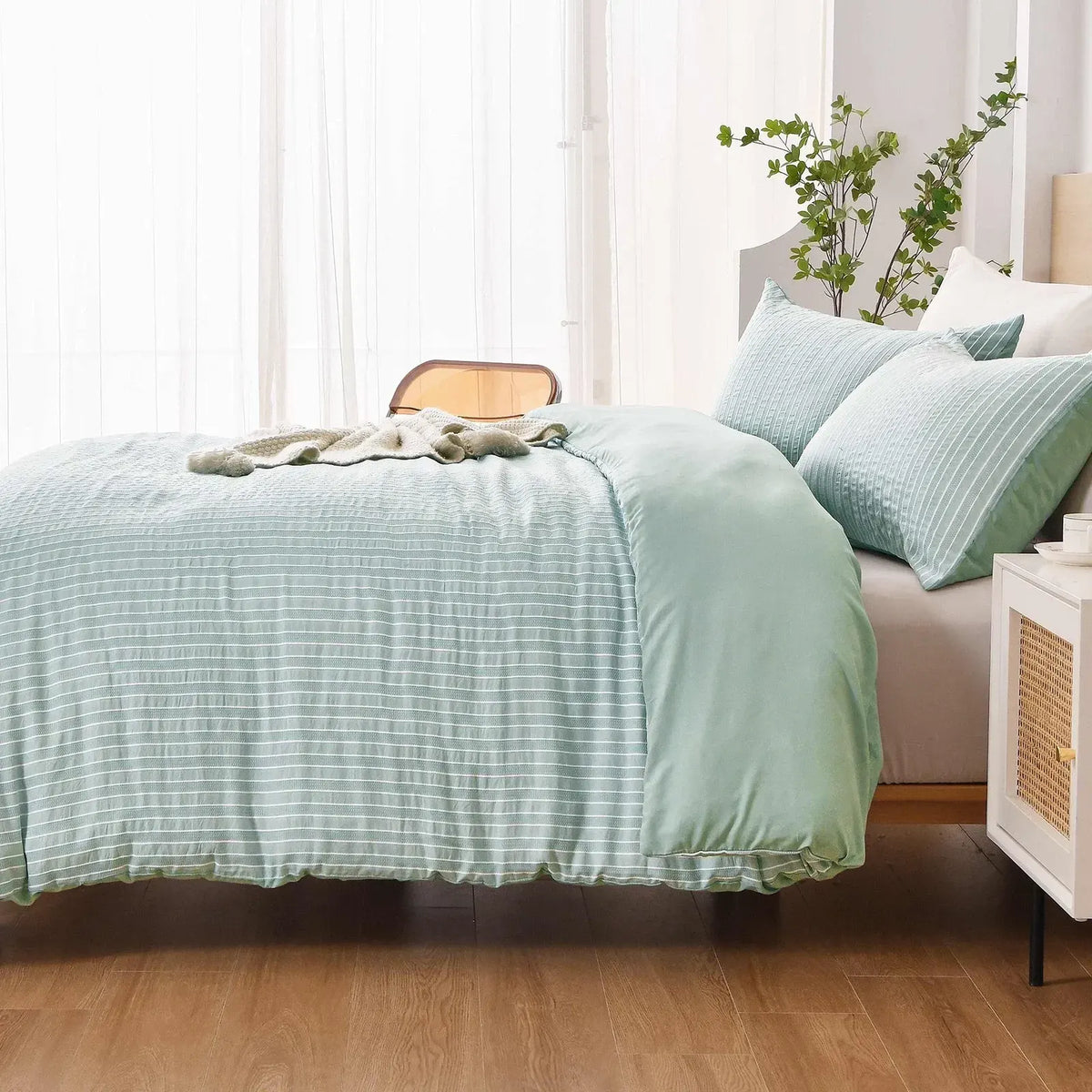Stripe Avignon Gallery Quilt / Doona / Duvet Cover set - Image 2