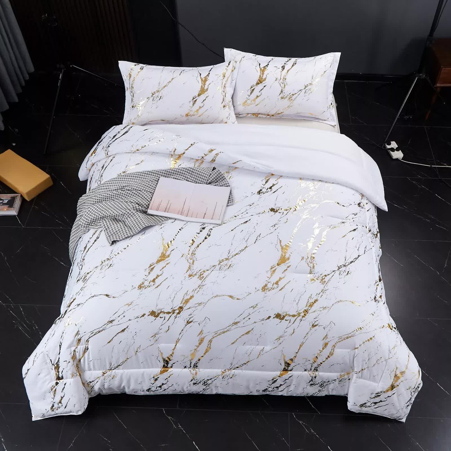 Cloud Rest Bedding Collection – Minimal 3‑Piece Comforter - Image 2