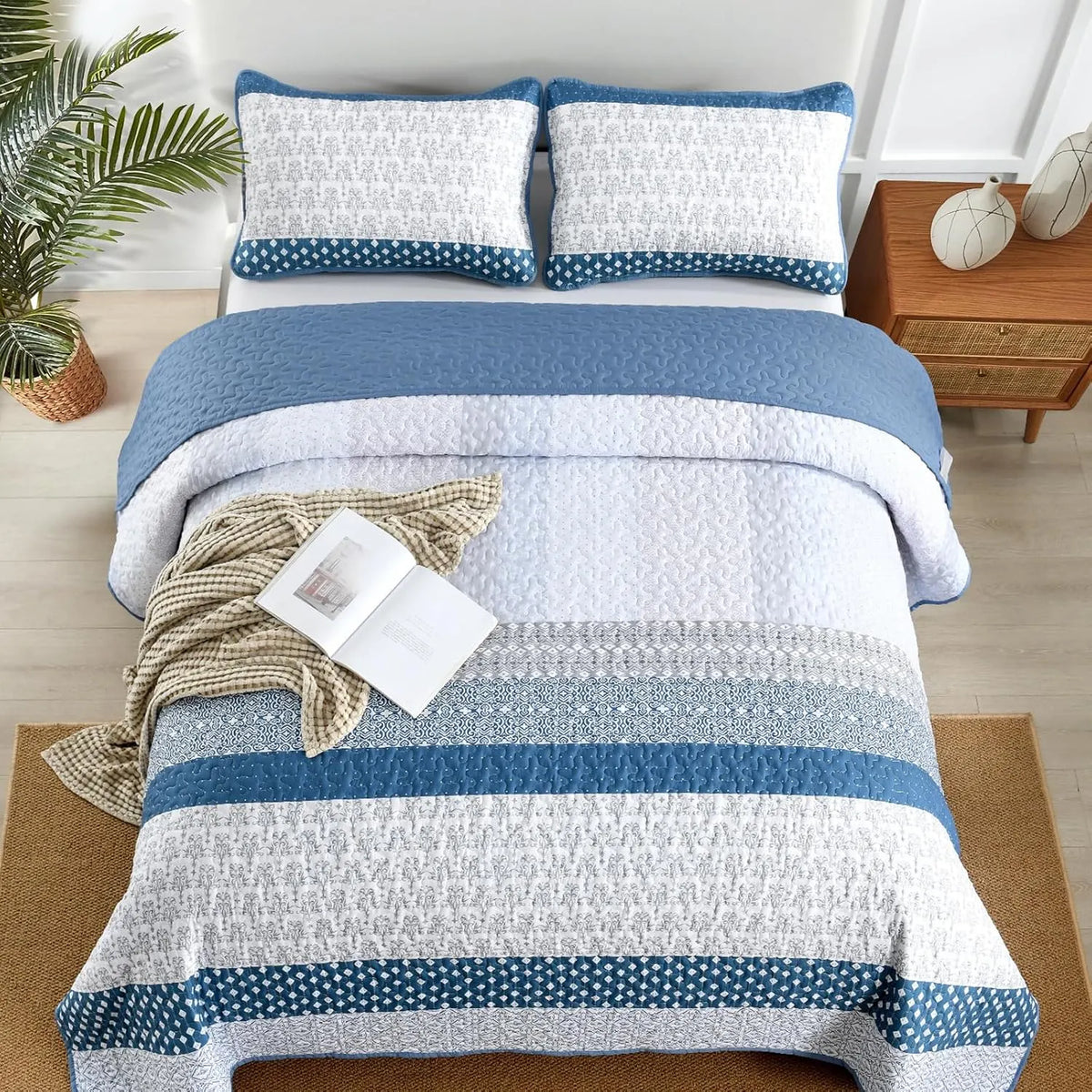 Dazzling Quilted bedspread and pillowcovers set: Add Sparkle to Your Space - Queen size - Image 3