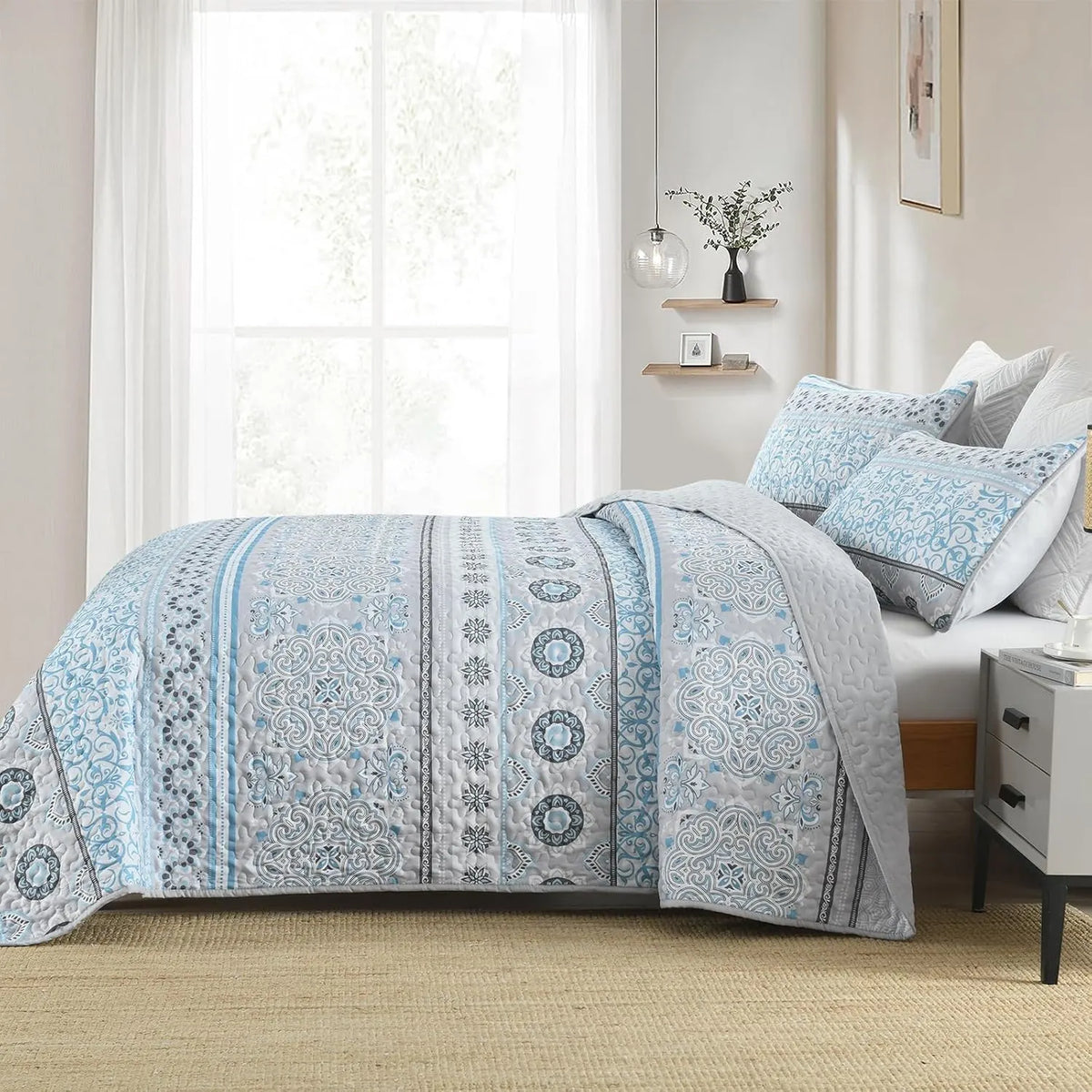 Joyful Quilted coverlet and pillowcovers set: Brighten Up Your Bedroom - Queen size - Image 3