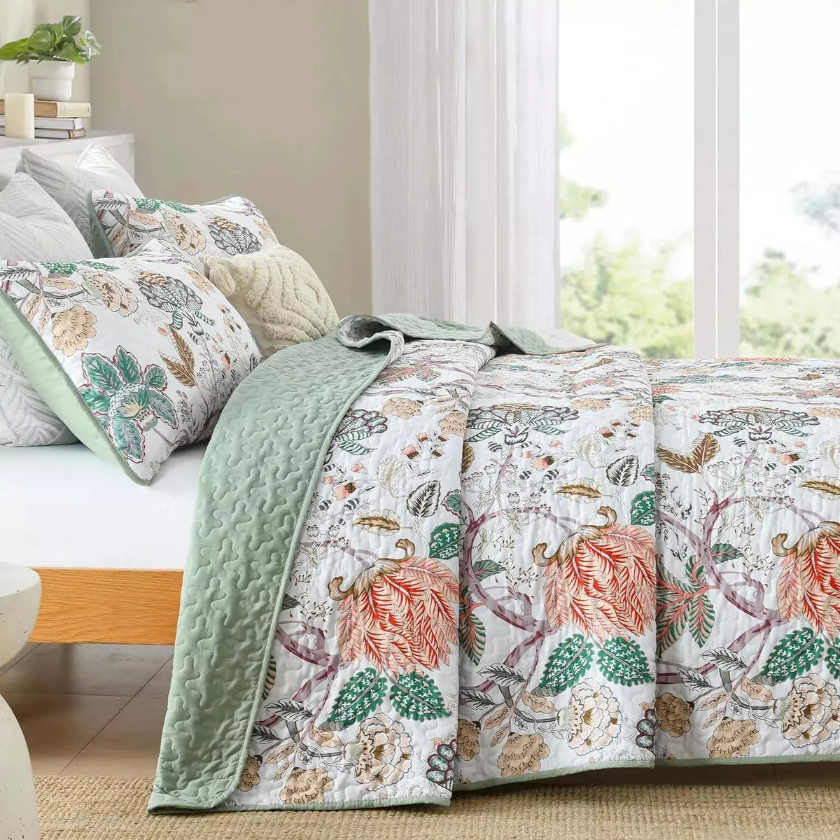 Understated Quilted coverlet and pillowcovers set: Subtle Elegance - Queen size - Image 3