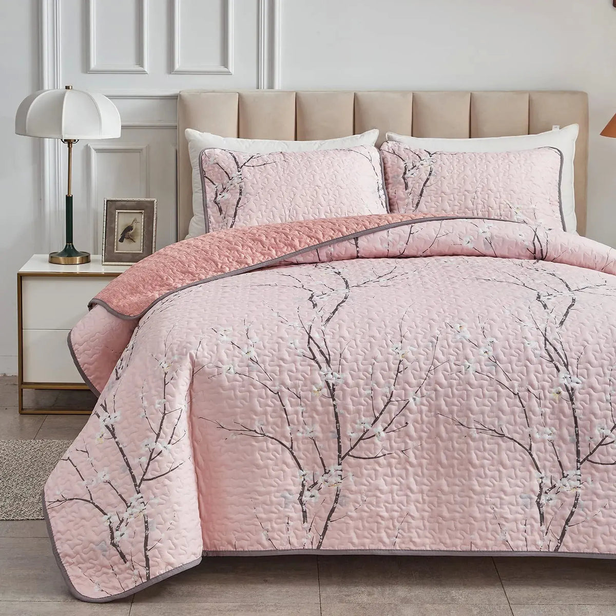 Versatile Quilted Coverlet and Pillowcases Set: Adapts to Every Season - Queen size - Image 2