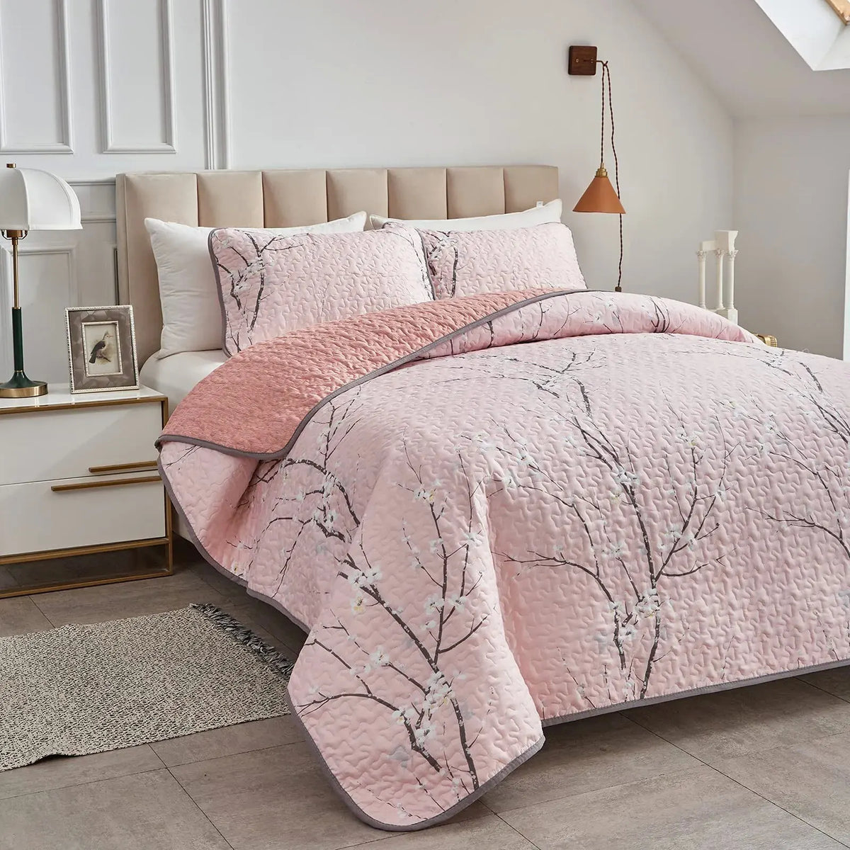 Versatile Quilted Coverlet and Pillowcases Set: Adapts to Every Season - Queen size - Image 3