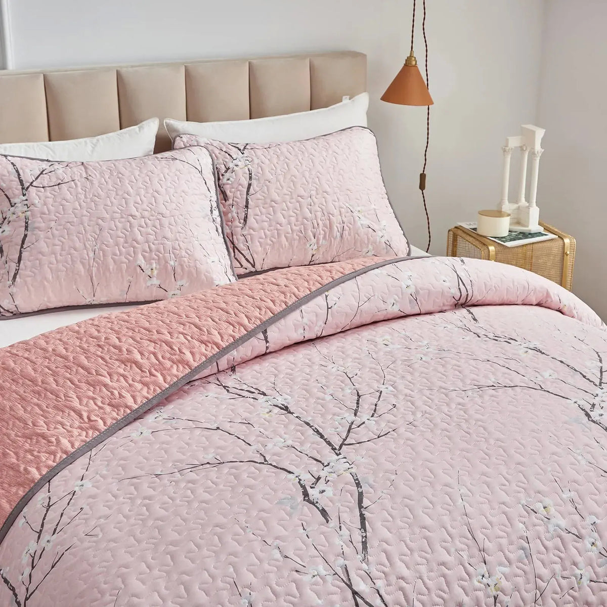 Versatile Quilted Coverlet and Pillowcases Set: Adapts to Every Season - Queen size - Image 4