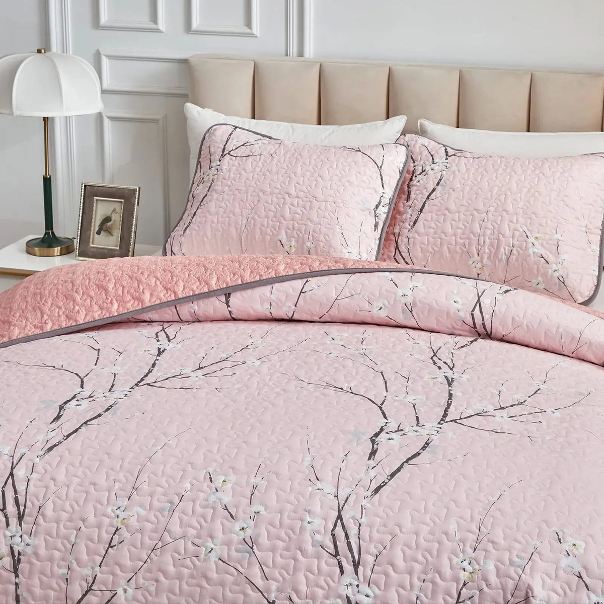 Versatile Quilted Coverlet and Pillowcases Set: Adapts to Every Season - Queen size - Image 5