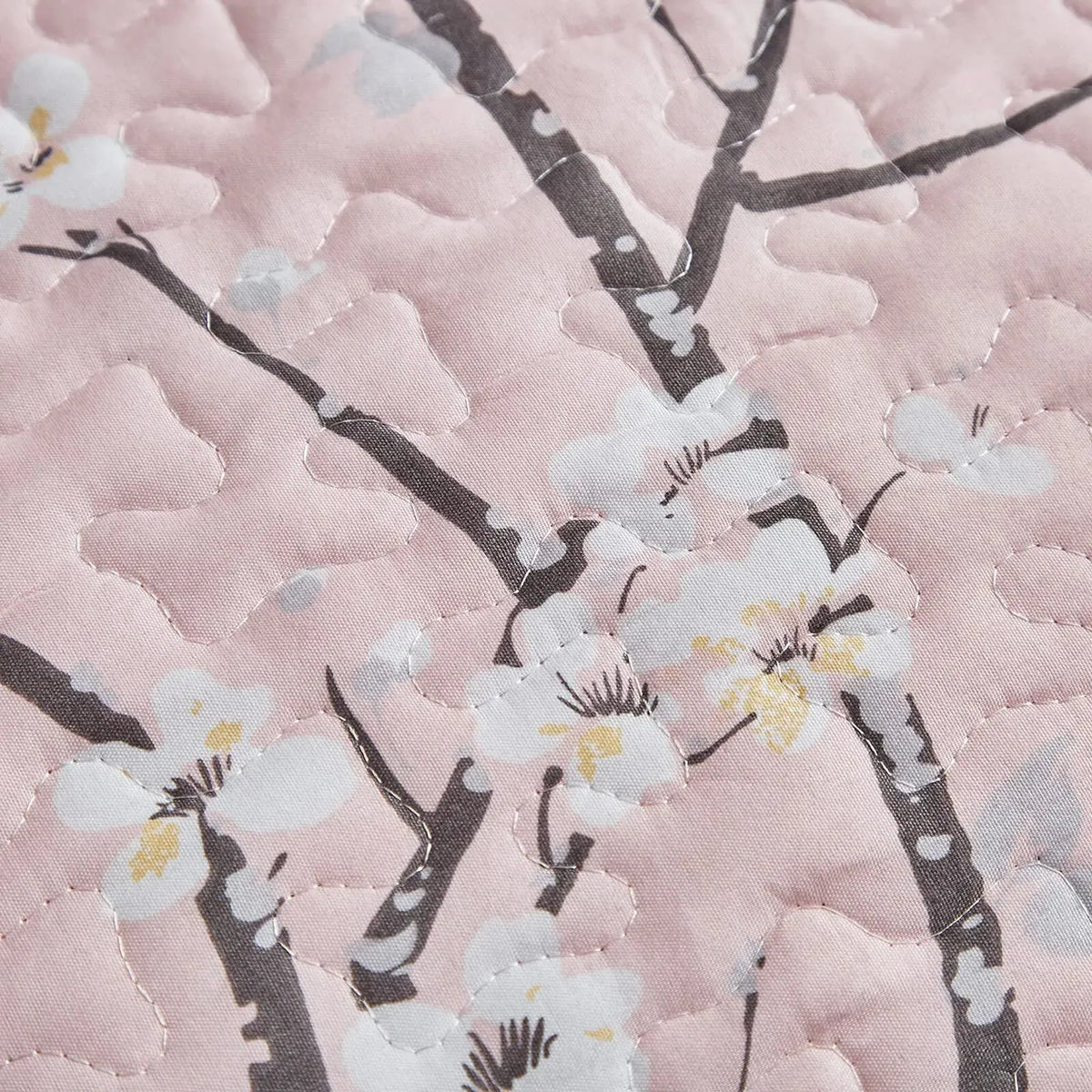 Versatile Quilted Coverlet and Pillowcases Set: Adapts to Every Season - Queen size - Image 6