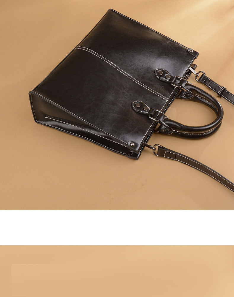 Brown Elegant Leather Handbag - Stylish Brown Tote with Adjustable Strap, Spacious and Durable - Image 3