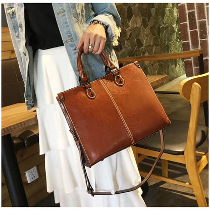 Black Elegant Leather Handbag - StylishTote with Adjustable Strap, Spacious and Durable - Image 3