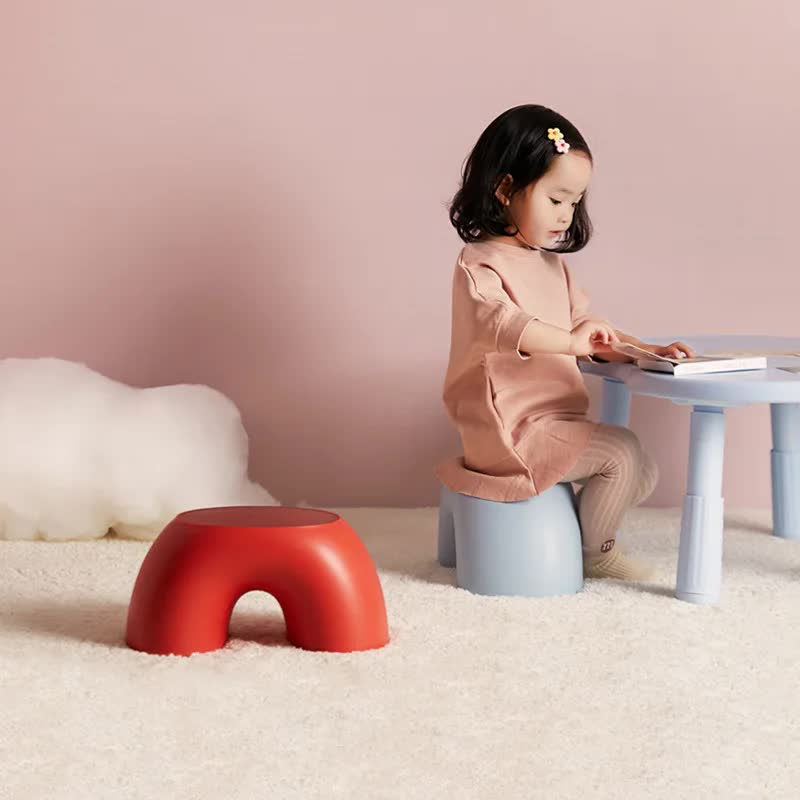 Red Minimalist Round Shape Footstool - Durable Anti-slip Rainbow Stool for Home, Creative Design PP+Polypropylene Material, Comfortable Shoe Bench - Image 4