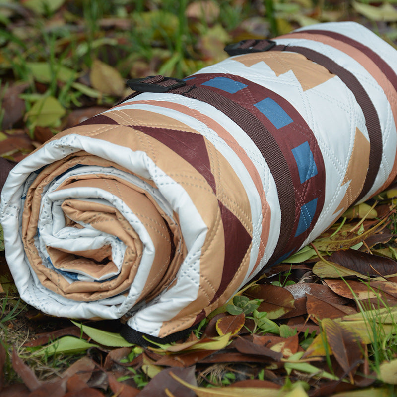 Portable Traditional Pattern Picnic Mat - Lightweight , 200x200cm, with Storage Bag - Image 3