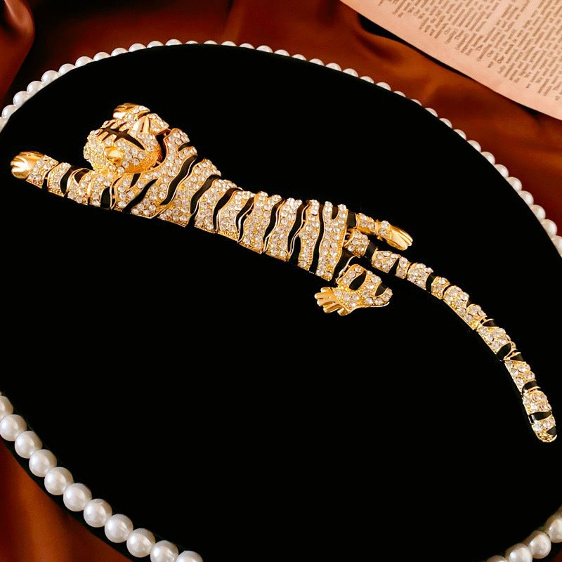 Luxury Vintage Large Tiger Brooch - 10-Inch Pouncing Wild Cat Pin with Sparkling Crystal Rhinestones and Gold-Tone Finish - Statement Animal Jewelry for Coats and Suits - Image 4