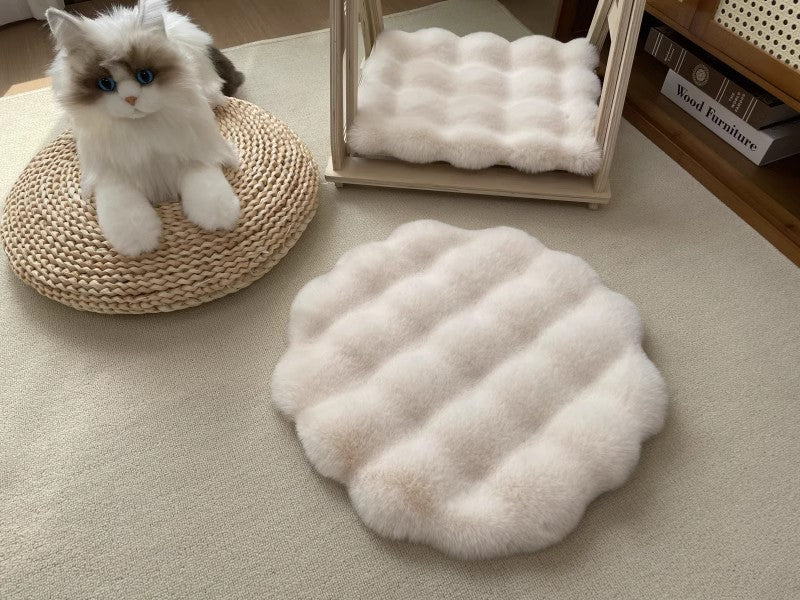 Beige Plush Round Cat Mat - Soft Faux Fur Sleeping Pad (40cm Diameter) - Image 2