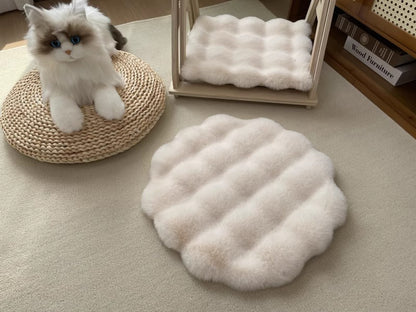 Beige Plush Round Cat Mat - Soft Faux Fur Sleeping Pad (40cm Diameter) - Image 2