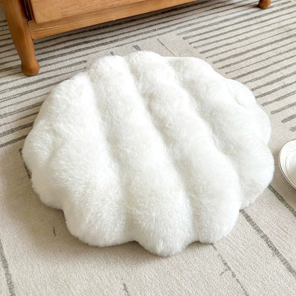 White Plush Round Cat Mat - Soft Faux Fur Sleeping Pad (40cm Diameter) - Image 3