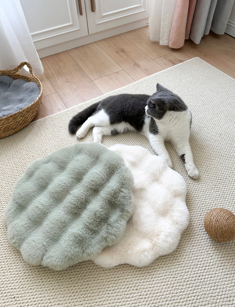 Matcha color Plush Round Cat Mat - Soft Faux Fur Sleeping Pad (40cm Diameter) - Image 2