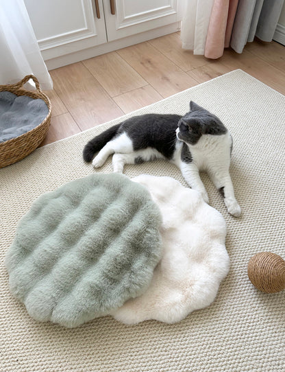 Matcha color Plush Round Cat Mat - Soft Faux Fur Sleeping Pad (40cm Diameter) - Image 2
