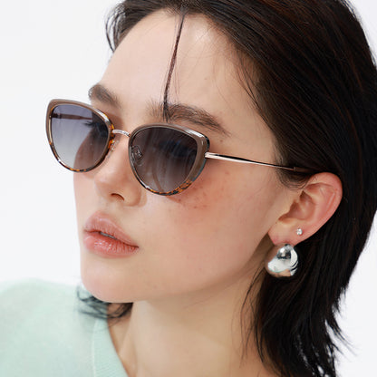 Black Frame Chic Cat Eye Polarized Sunglasses for Women - Lightweight UV Protection Fashion Eyewear - Image 3