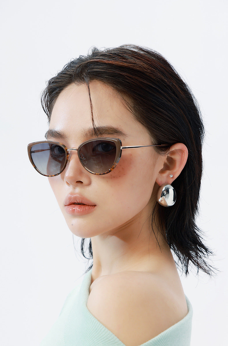 Purple Frame Chic Cat Eye Polarized Sunglasses for Women - Lightweight UV Protection Fashion Eyewear - Image 4