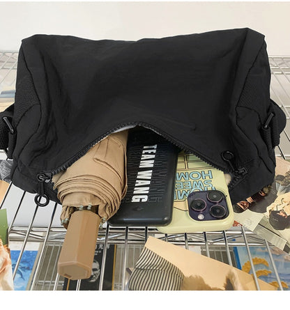 An elegant black shoulder bag for travel and work - Image 4