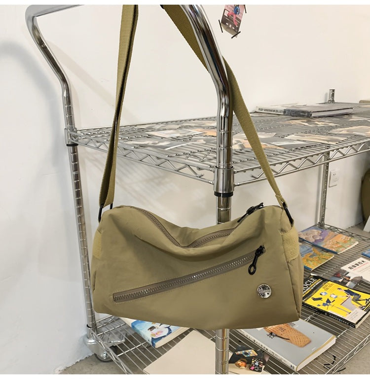 An elegant khaki shoulder bag for travel and work - Image 2